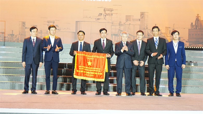 Vicem Hoàng Thạch kỷ niệm 40 năm thành lập và đón nhận Cờ thi đua Chính Phủ