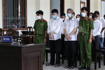 Cựu Giám đốc Ngân hàng VCB chi nhánh Tây Đô lĩnh 16 năm tù